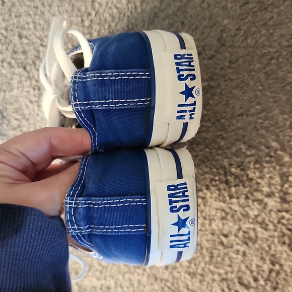 Blue low-top converse - Picture 4 of 13